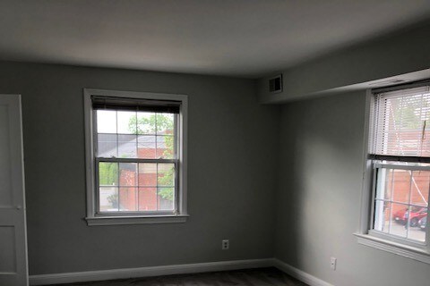 LR 1 - 104 Stewart Ave