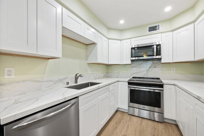 Foto del edificio - Remodeled 2BD Condo in the Heart of Old Poway