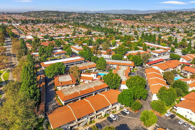 Building Photo - Camarillo Oaks
