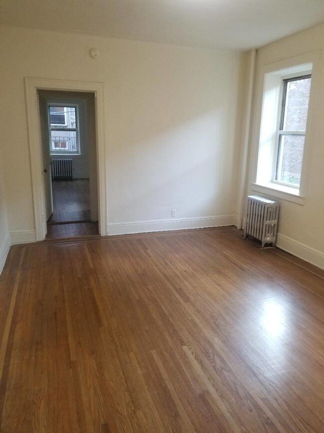 Building Photo - 48-47-47-47 47th St