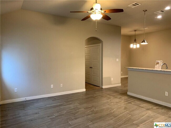 Building Photo - 1155 Creekside Orchard