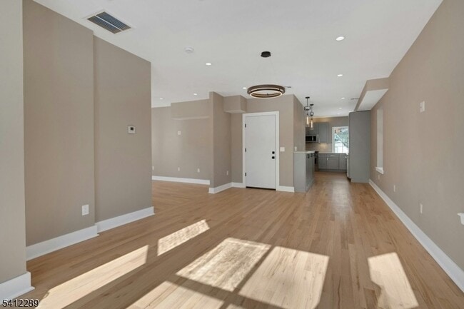 Building Photo - 49 Park Ave