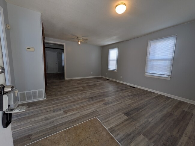 Building Photo - 1107 NW Van Buren St