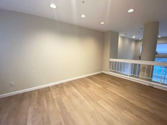 Building Photo - 440 Galleria Dr