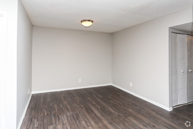 Caroline Square photo'