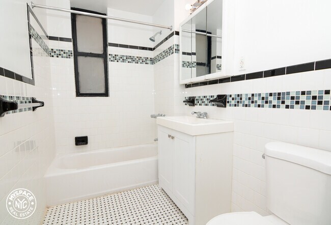 Building Photo - 822 Ocean Ave