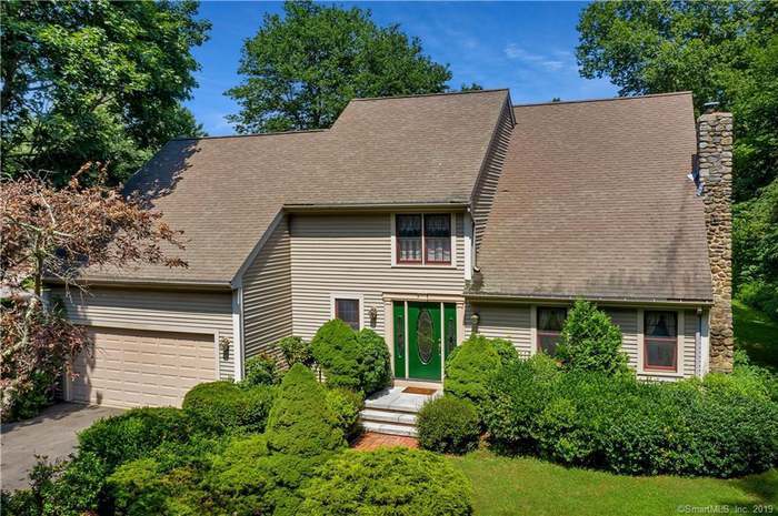Front of House - 104 Kingfisher Ln
