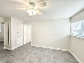 Building Photo - 1141 N Durham Dr