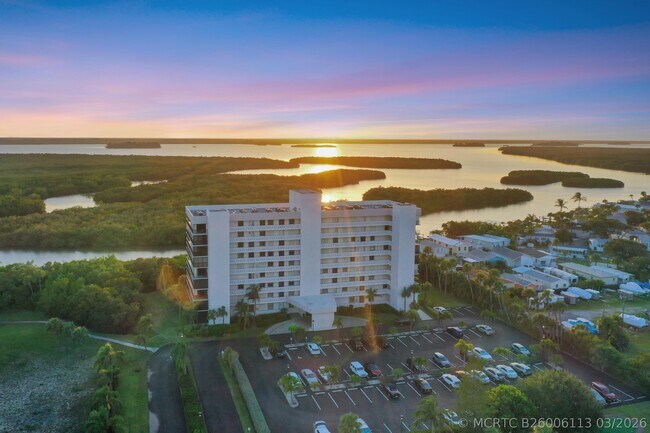 Building Photo - 5059 N Hwy A1A