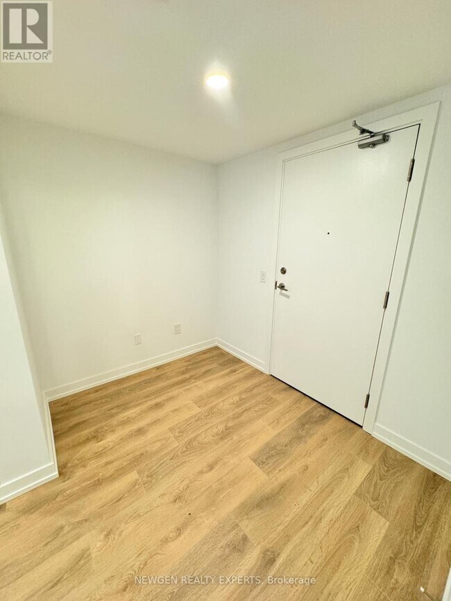 Photo du bâtiment - 1100 Sheppard Ave W