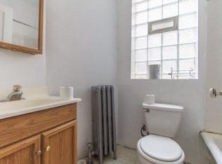 Building Photo - 2432 N Linden Pl