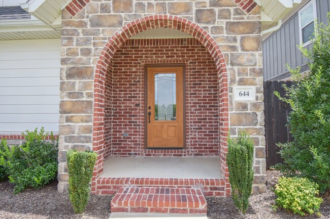 Building Photo - 644 N Malbec Rd
