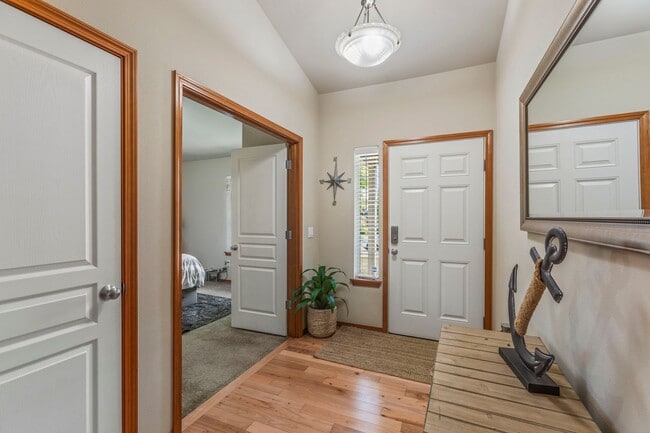 Foto del edificio - Beautiful 3-bed/2-bath Orting Home in Rive...