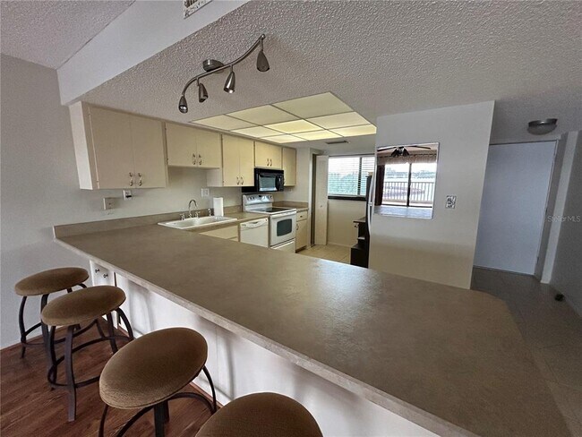 Building Photo - 1510 1st Ave W