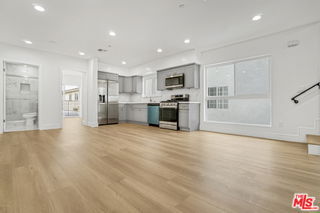 Foto del edificio - 2057 1/2 South Garth Avenue, Los Angeles, CA 90034 - 4 BR 4 BA house