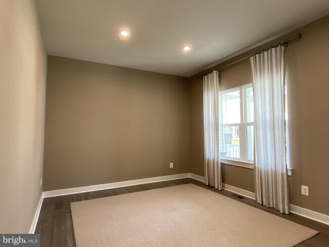 Building Photo - 603 Longleaf Dr