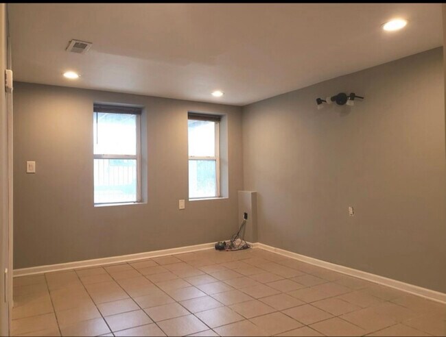 Photo - 2214 N Mango Ave Apartment