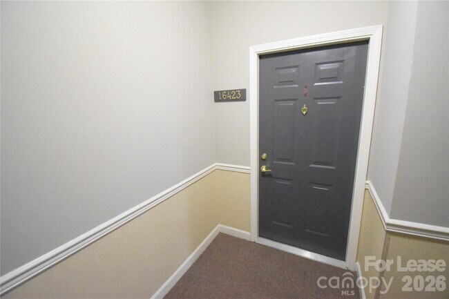 Foto del edificio - 16423 Golden River Ln