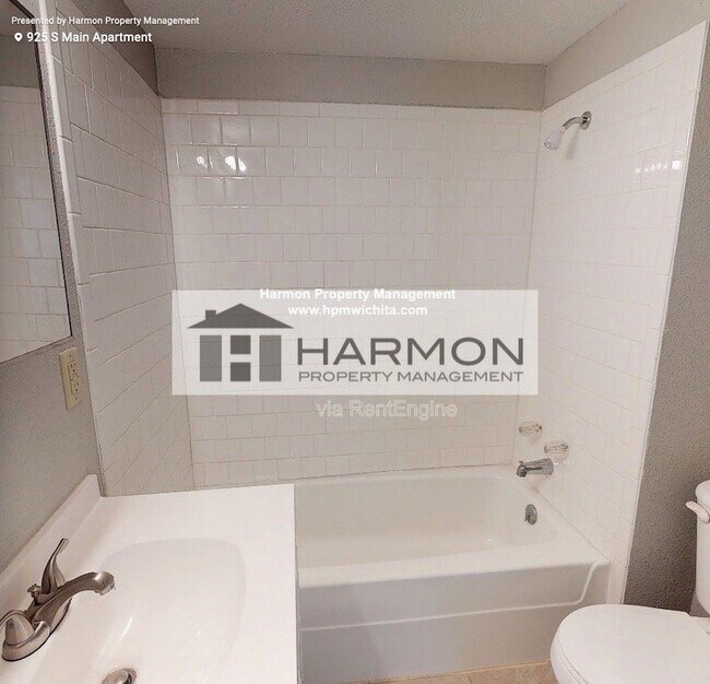 Building Photo - 925 S Main St