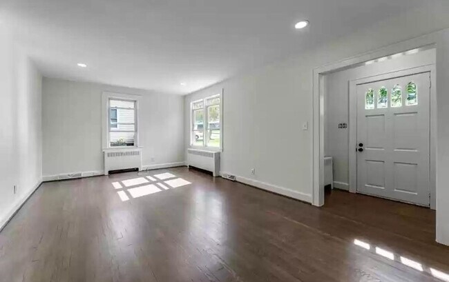 Building Photo - Beautiful 3bed/1bath