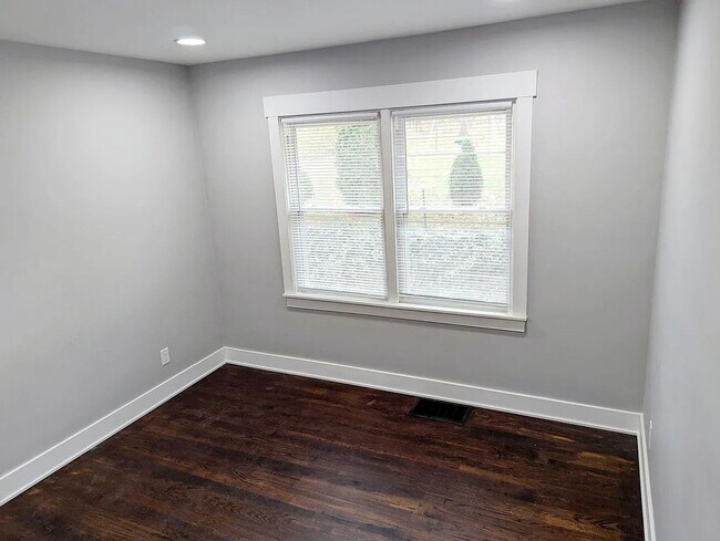 Foto del edificio - 410 Fairfield Ave NW