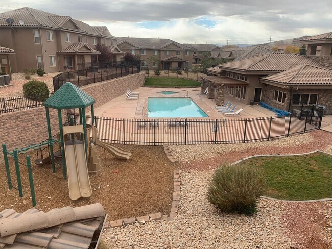 Building Photo - Fossil Hills #51-Beautiful town home near little valley