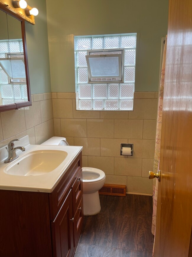 Bathroom - 3537 W 75th Pl