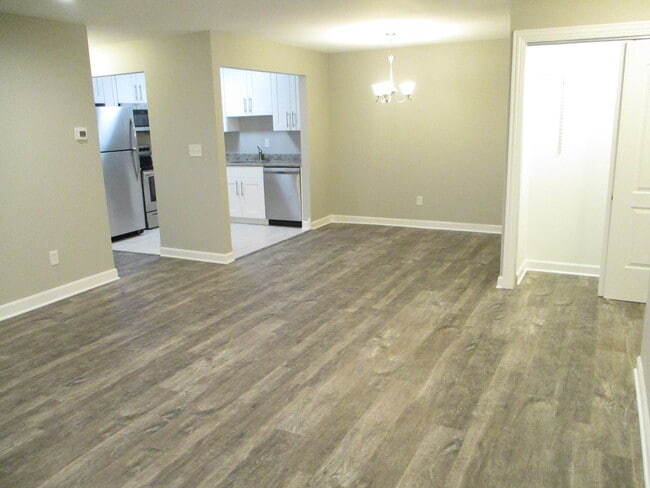 Foto del edificio - 580 Somerset Ln