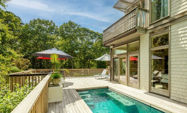 Foto del edificio - 18 Spring Pond Ln