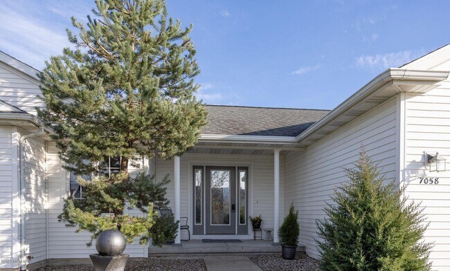 Building Photo - 7058 Shady Knoll Dr SE