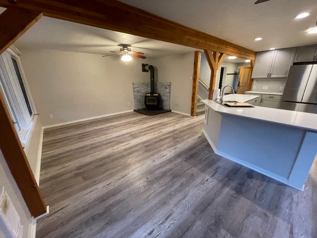 Building Photo - 951 S Rimrock Rd