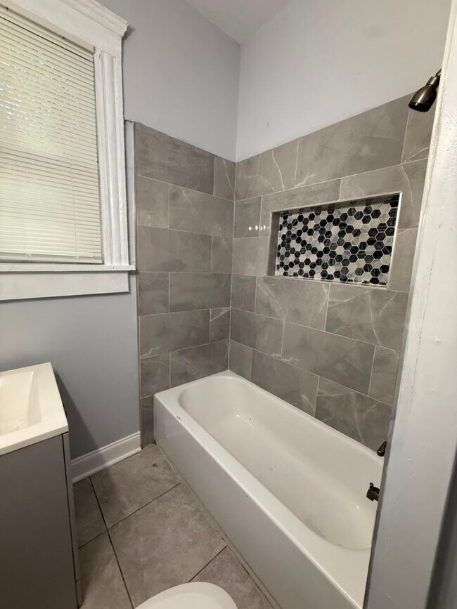 Foto del edificio - 1427 W 8th St