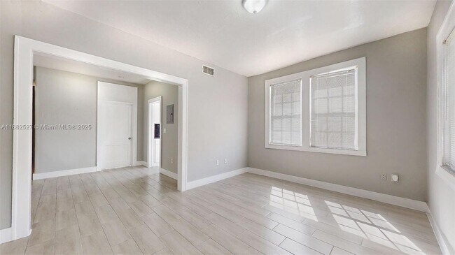 Building Photo - 433 NW 25th Ave