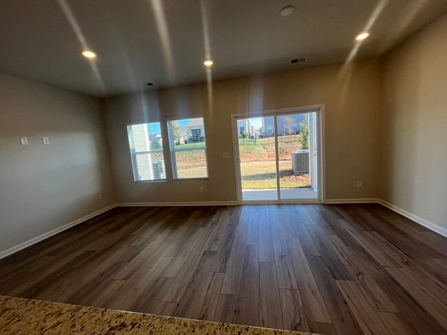 Foto del edificio - 5113 Brailey Cir