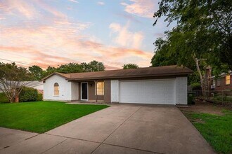 Building Photo - 6048 Hillcrest Dr