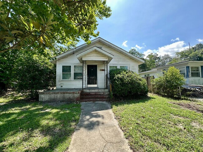 Building Photo - WILMINGTON - Sunset Park - Great location!...