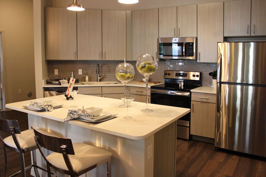 Primary Photo - 14011 Shoreside Way