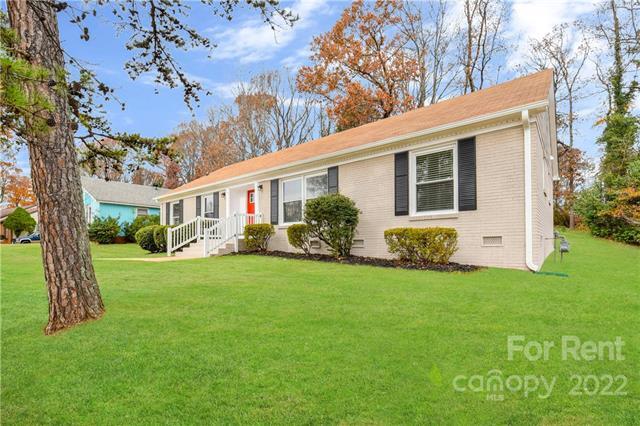 Foto del edificio - 7311 Riding Trail Rd