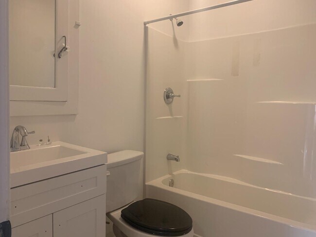 Foto del edificio - 1034 Hyperion Avenue