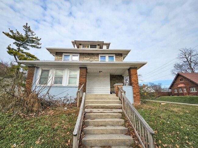 Building Photo - 4831 E Washington St