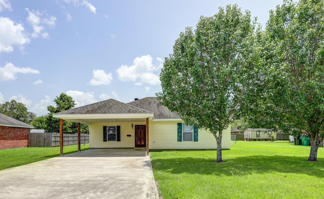 Building Photo - 314 East Dr