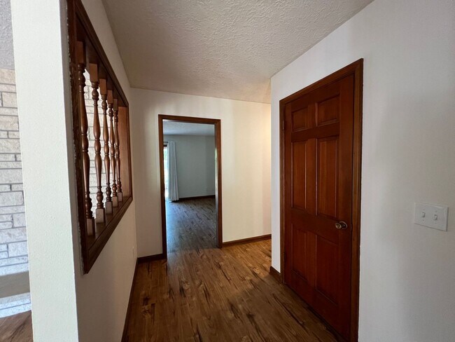 Foto del edificio - 5005 Eureka Way
