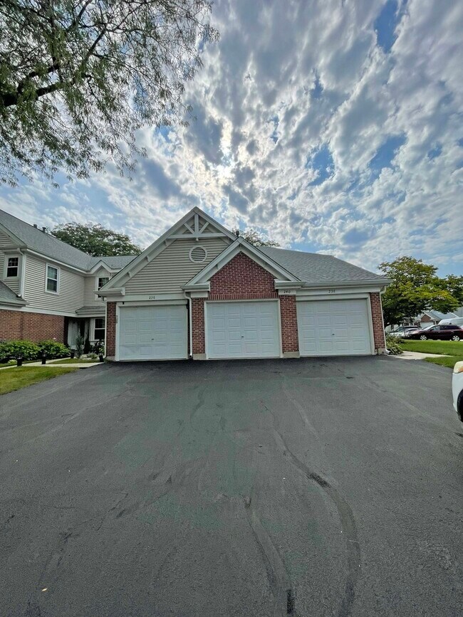 Building Photo - 238 Green Knoll Ln
