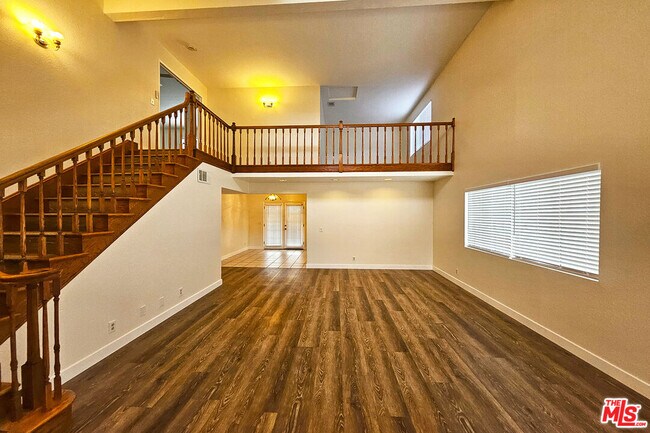 Foto del edificio - 7556 Thousand Oaks Dr