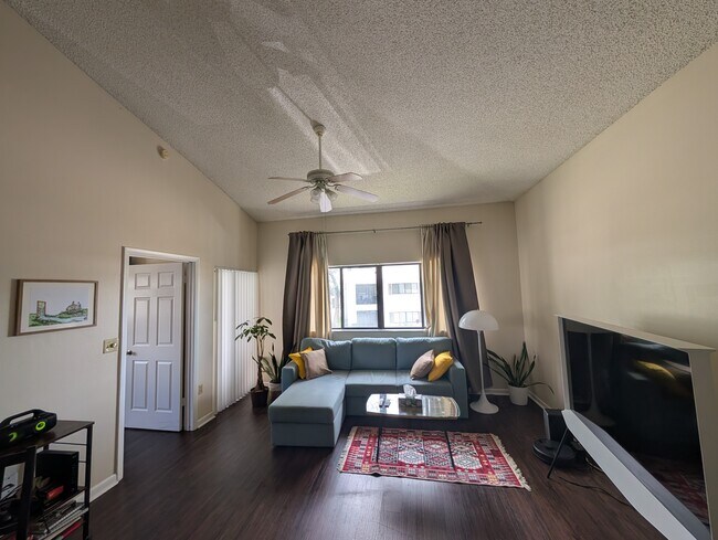 Foto del edificio - 2550 SW 18th Ter