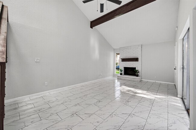 Foto del edificio - 8046 Ellinger Ln