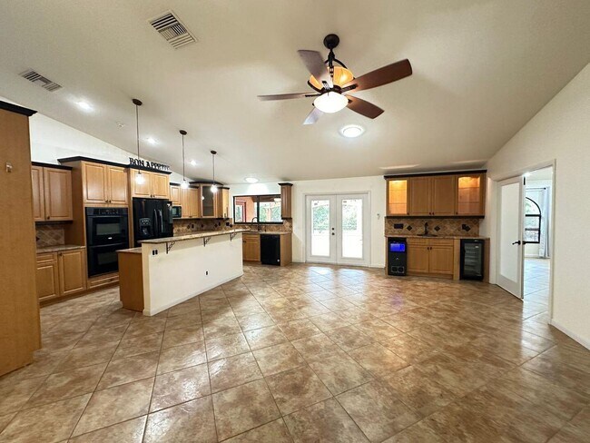 Building Photo - 1180 SW Mirror Lake Cove