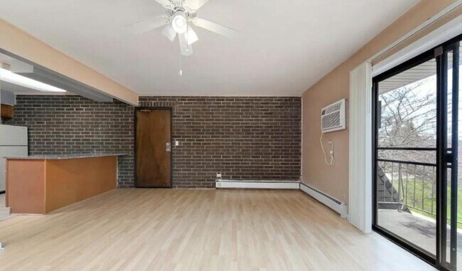 Foto del edificio - 238 E Bailey Rd