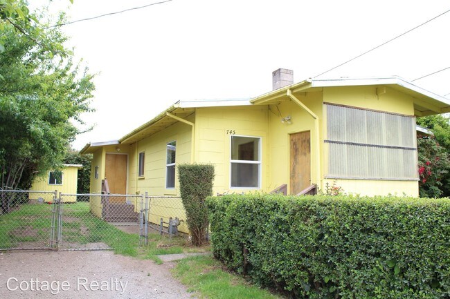 2 Br 1 Bath House 745 Wolf Road House For Rent In