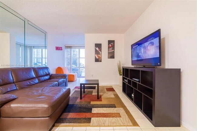 Foto del edificio - 17560 Atlantic Blvd